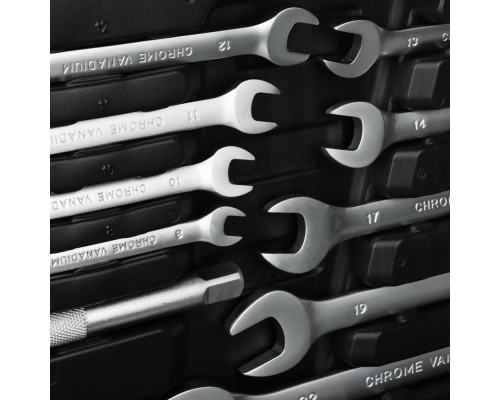 Набор автомобильных инструментов РОКОТ 83 предмета 736-123