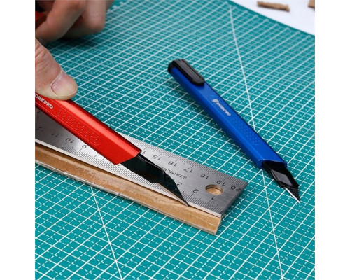 Нож для графических работ WORKPRO с отламывающимися лезвиями 30 град. 9мм WP212012