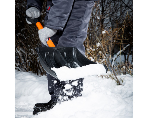 Лопата для уборки снега пластиковая, 275 х 345 х 890 мм, стальной черенок Stels  61586