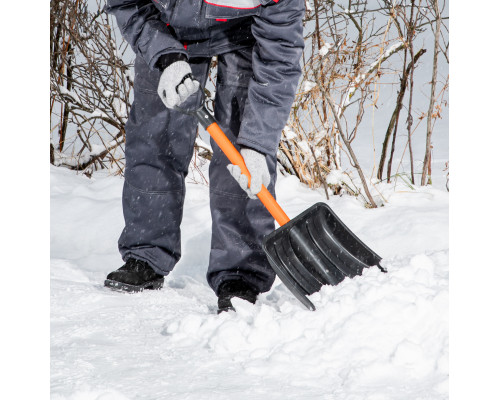 Лопата для уборки снега пластиковая, 275 х 345 х 890 мм, стальной черенок Stels  61586