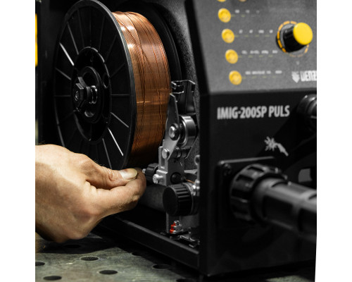 Инверторный сварочный полуавтомат Denzel IMIG-200SP Pulse 94362 Инверторный сварочный полуавтомат Denzel IMIG-200SP Pulse 94362